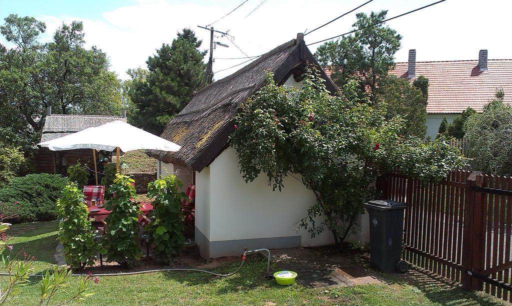 פלוזנק Country House Balaton מראה חיצוני תמונה