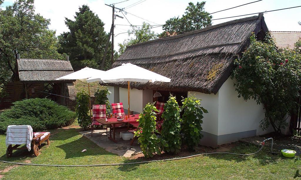 פלוזנק Country House Balaton מראה חיצוני תמונה