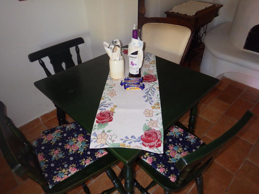 פלוזנק Country House Balaton מראה חיצוני תמונה