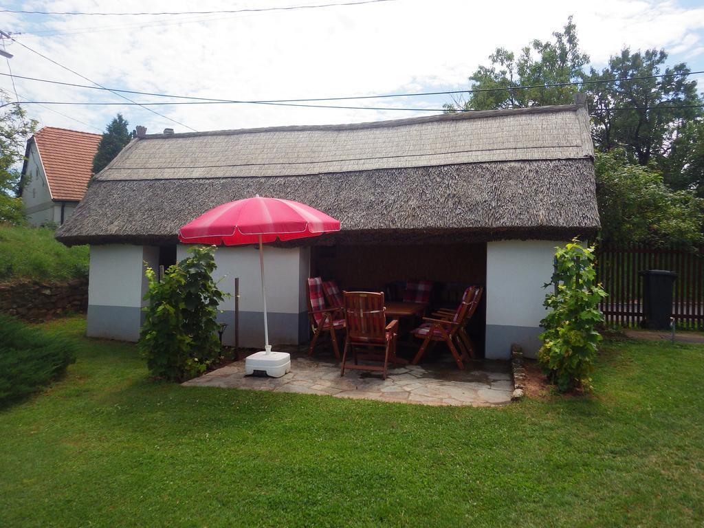 פלוזנק Country House Balaton מראה חיצוני תמונה