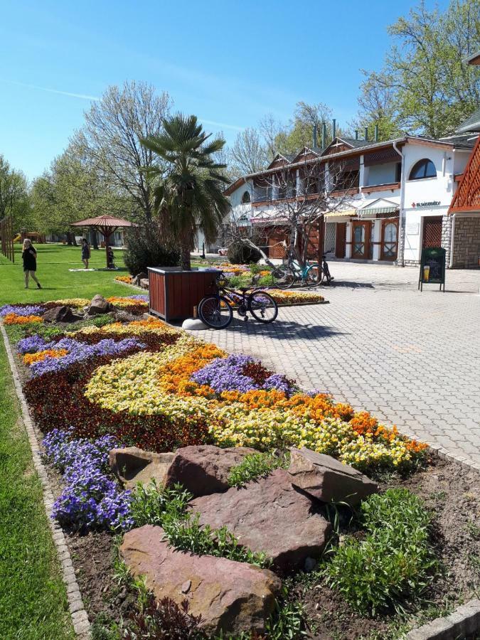 פלוזנק Country House Balaton מראה חיצוני תמונה